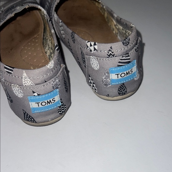 Toms Black and White Patterned Gray Slip-Ons - Picture 4 of 10